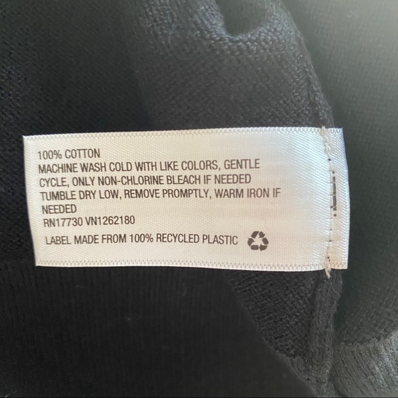 Black Sleeveless Sweater - Picture 3 of 3